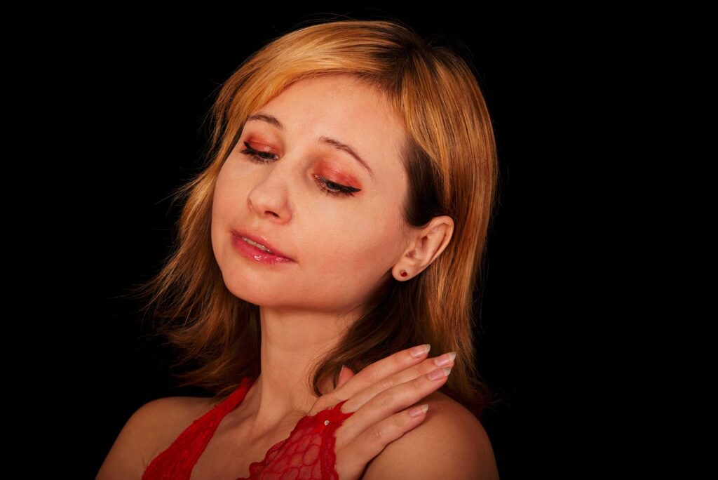 ニキビ跡のクレーターをメイクで隠すための効果的なテクニックは？